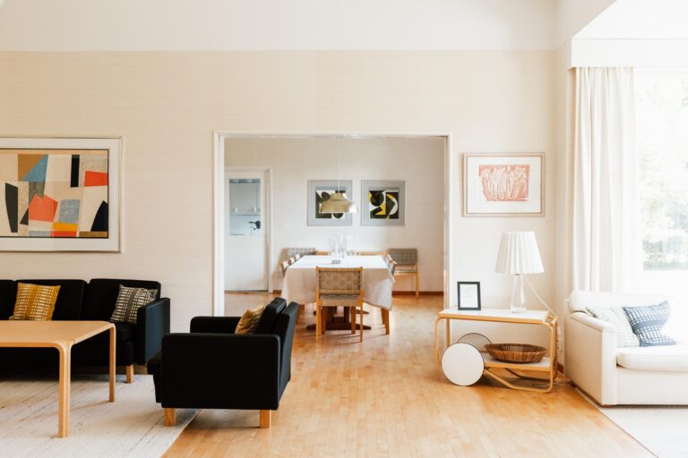 Miten majoittaa monta vierasta perhejuhlassa?