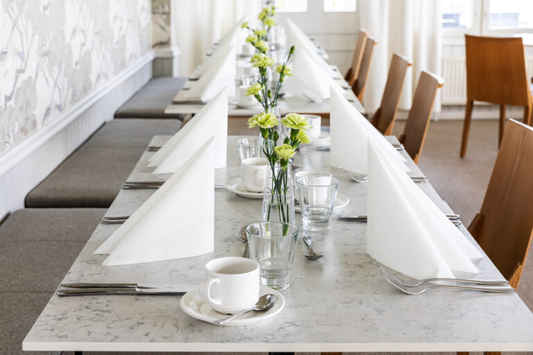 Räätälöidyt ruokailuratkaisut perhejuhliin Noormarkun Klubin ravintolasta