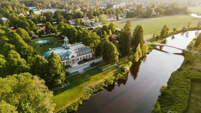 Viikonloppuloma Suomessa: Opastetut kulttuurikierrokset Noormarkun ruukkialueella