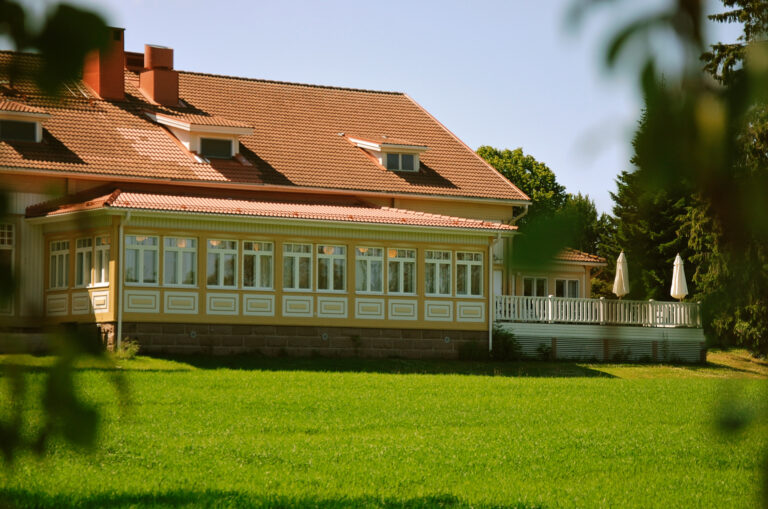 Ainutlaatuinen viikonloppuelämys ruukissa – historia kohtaa lähiruoan