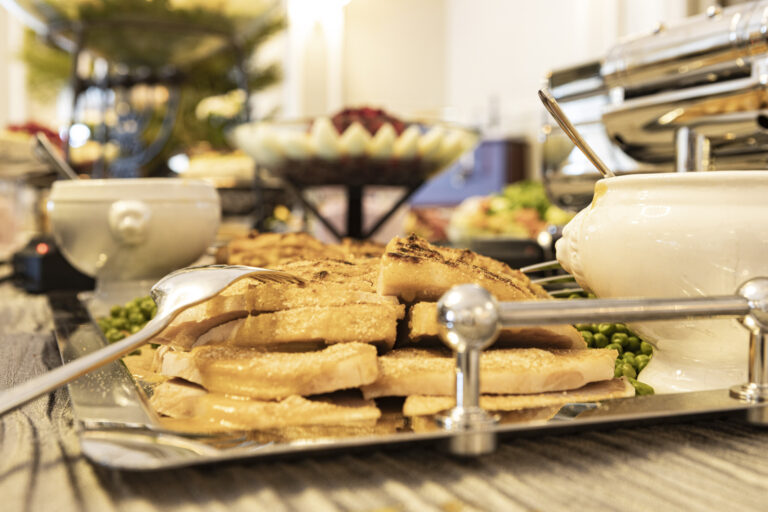 Saunomista ja villiruokaa yrityksesi pikkujouluissa!