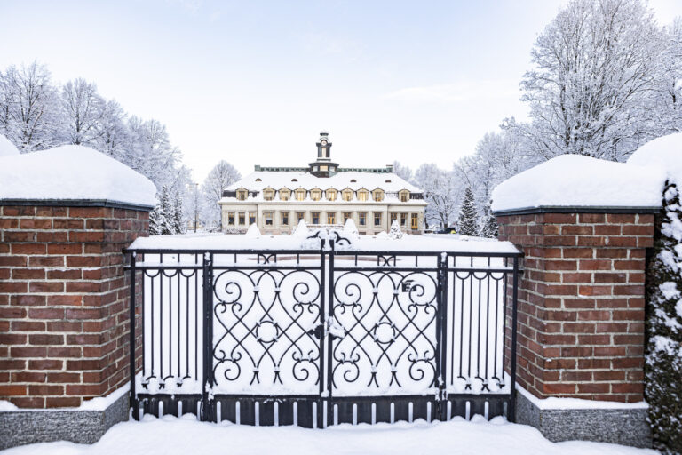 Miten järjestää vuoden aloituskickoff, joka motivoi koko tiimiä?