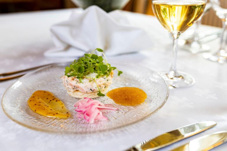 Satakuntalainen lähiruoka juhlakattauksessa – Ravintolaelämyksiä Noormarkun Klubilla