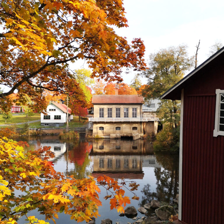 Kokouspaketti ravintola- ja majoituspalveluilla