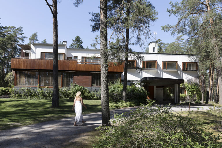 Mitä oheisohjelmaa kokouspaketit voivat sisältää?