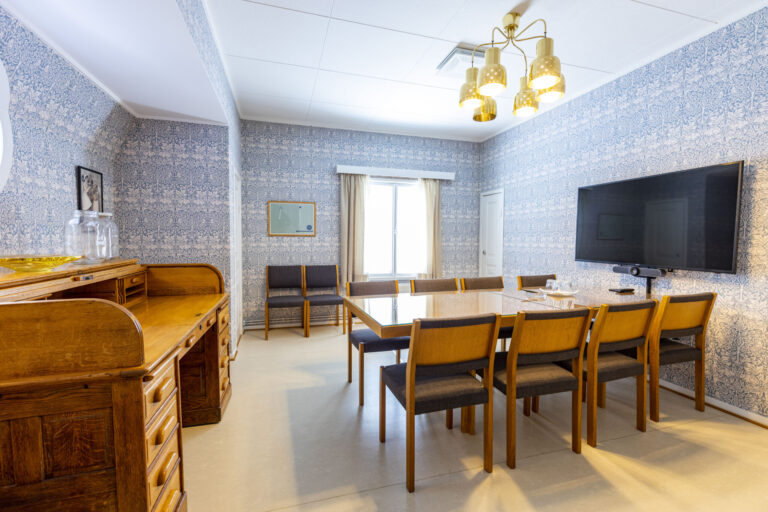 Voiko kokouspakettiin yhdistää majoituksen ja ruokailut?