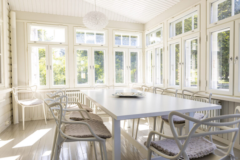 Miten yönyli kokoukset tehostavat tiimityötä?