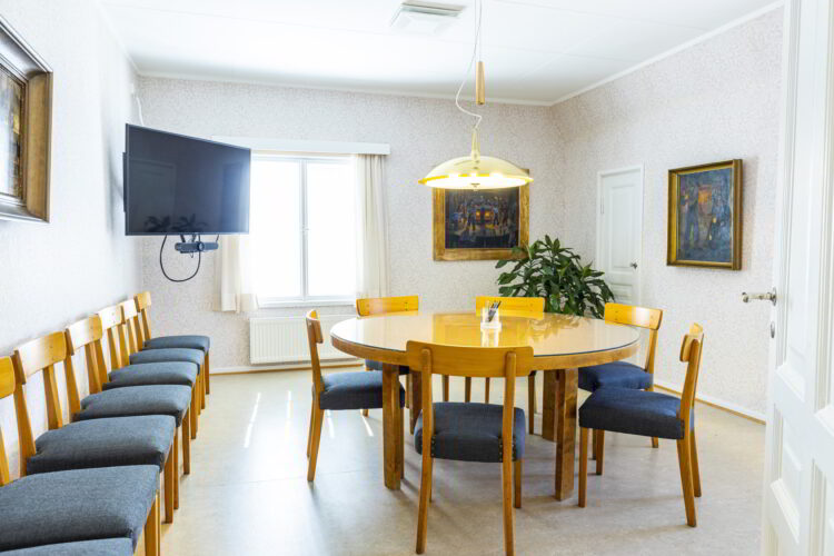 kokoustila Iittalla Villa Ettin yläkerrassa